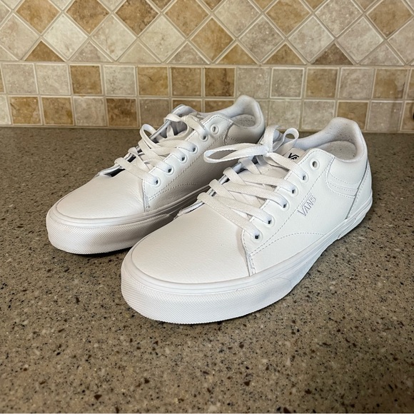 Vans Shoes - Vans Women’s Seldan White Low Top Leather Skate Sneaker in Size 9
